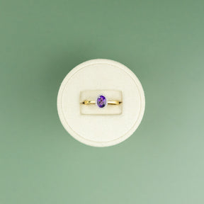 18 Karat Yellow Gold oval Amethyst Ring with Diamond Halo