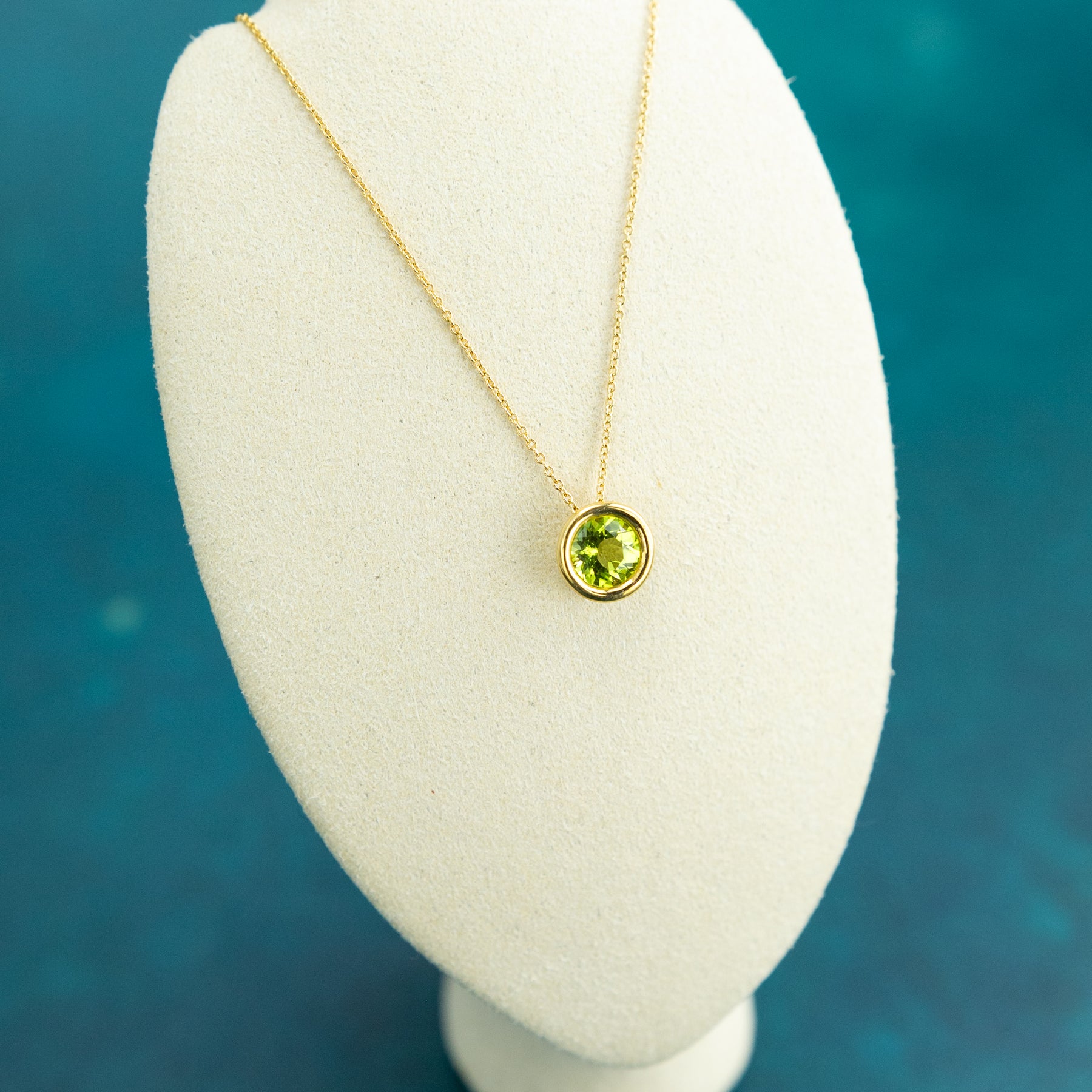 18ct yellow gold round peridot bezel set floating pendant at RR Jewellers Yarm UK