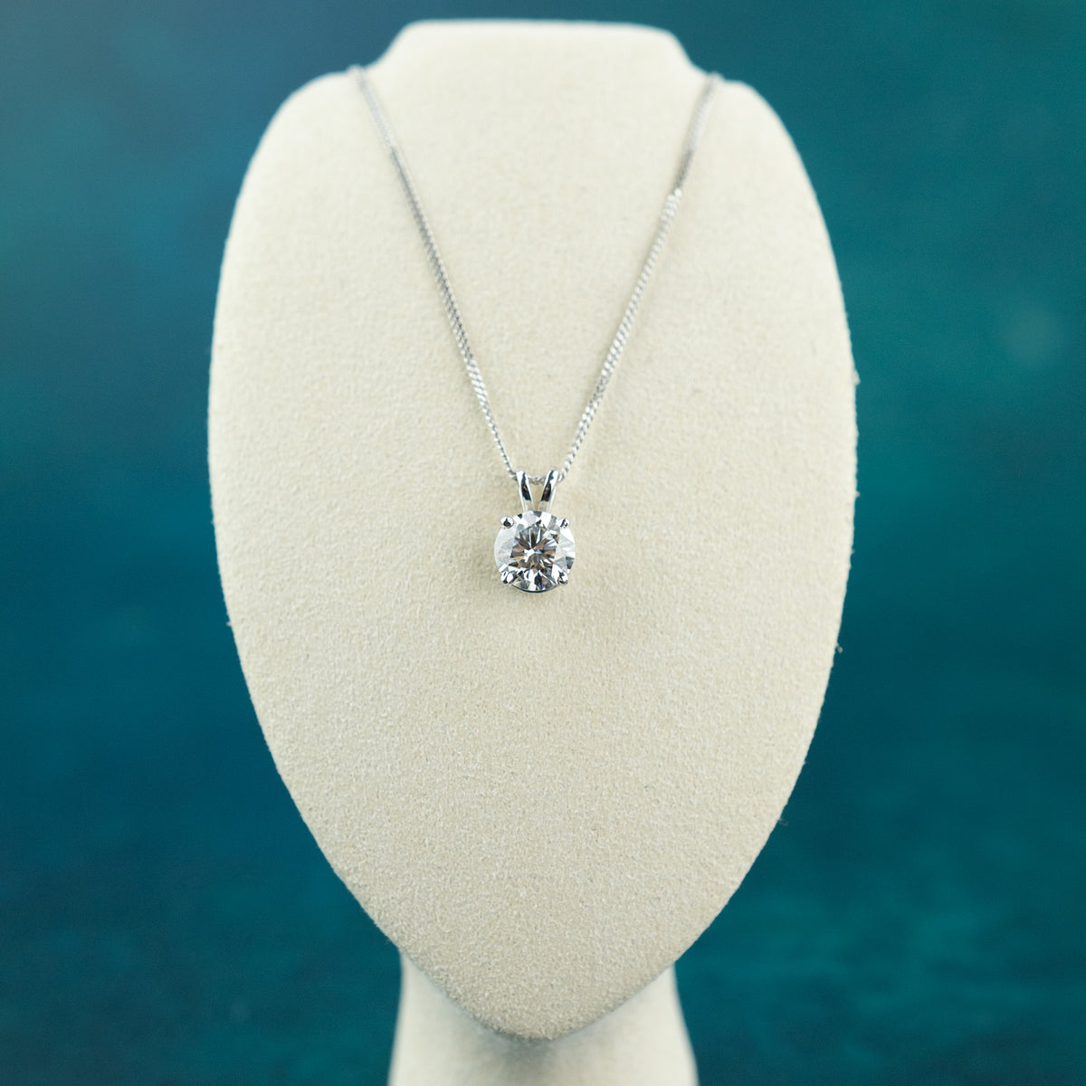 9 Karat White Gold Round Brilliant 1.50ct Lab Diamond Pendant with Split Bale at RR Jewellers UK 